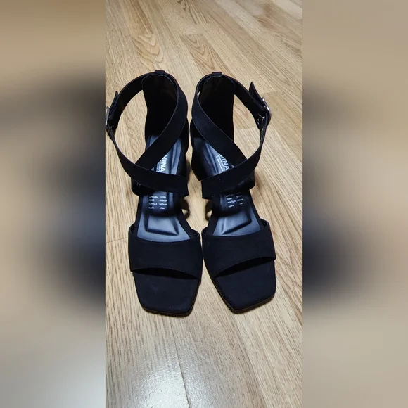 Sandals - Picture 2 of 4